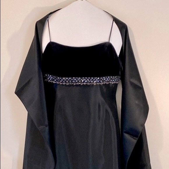 JS Collection formal gown - Picture 3 of 8